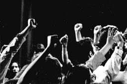 افق اعتراضی و جنبشی/درباره نظریه ها و روند کنشگری در جامعه ایران