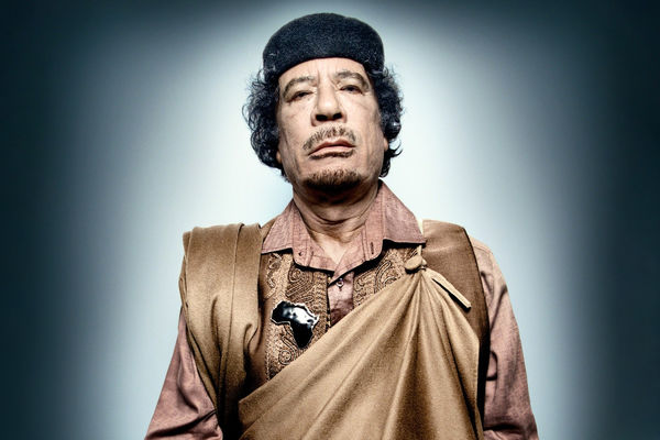 یک روز شکارچی و روز دیگر طعمه/رمان «آخرین شب دیکتاتور» زندگی معمر قذافی را از زاویه‌دیدی متفاوت روایت می‏‌کند