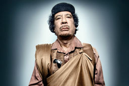 یک روز شکارچی و روز دیگر طعمه/رمان «آخرین شب دیکتاتور» زندگی معمر قذافی را از زاویه‌دیدی متفاوت روایت می‏‌کند