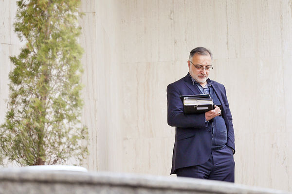 نگذاشتند زاکانی تا آخر بماند/ناکامی شهردار تهران در اتحادیه شهرداری‌ها و دهیاری‌های کشور