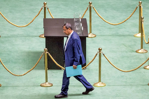 شش گزینه جانشینی همتی/شنیده‌‏ها از معرفی علی مدنی‏‌زاده استاد اقتصاد دانشگاه شریف از سوی دولت حکایت دارد