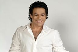 بازداشت خواننده مطرح ایران تکذیب شد 