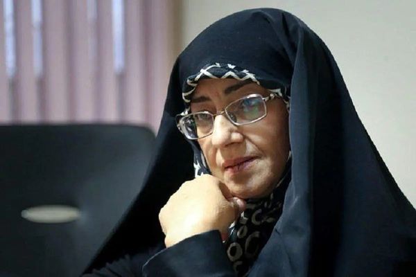 اشرف بروجردی؛ ایستاده در میانه سنت و مدرنیته 