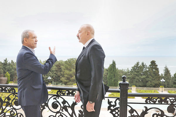 سفر مسعود پزشکیان به جمهوری آذربایجان زود تر از انتظار به پایان رسید/دیدار با قوم و خویش