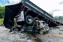 بیش از 30 کشته در حادثه تصادف کامیون و اتوبوس در برزیل 