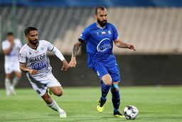 کری‌خوانی جالب باشگاه چادرملو برای استقلالی‌ها با اعداد 6 و 7 