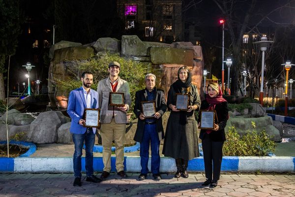 تحریریه‌‏ای با چراغ‌‏های روشن / روزنامه هم‌‏میهن در مراسم اختتامیه سومین دوره جایزه انجمن صنفی روزنامه‌‏نگاران برنده ۶ جایزه شد