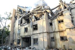 به راه بادیه رفتن بِه از نشستن باطل