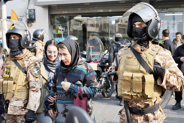 بررسی آخرین وضعیت بازداشت‌شدگان اخیر در گفت‌وگو با خانواده‌ها و وکلای دادگستری/ بازداشتی‌ها کجا هستند؟