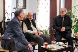 رئیس‌جمهور با استاد محمد علی موحد دیدار کرد