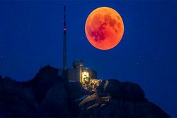 ماه خونین در هفته آینده
