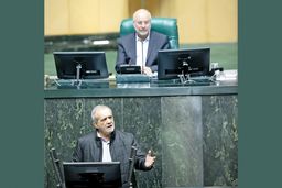 از گـام دوم وفاق تا شماتت دولت / بررسی روابط دولت مسعود پزشکیان با مجلس در سال اول