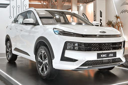 سواری نرخ‏‌ها در بازار خودرو/از ابتدای سال تاکنون قیمت‏‌ها به طور میانگین ۵۲ درصد افزایش یافت