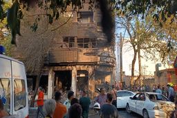 جزئیات آتش‌سوزی در فروشگاه چسب اصفهان + فیلم