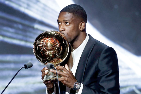 مزد امیدواری/بررسی فرازوفرود زندگی عثمان دمبله بازیکن مسلمان موریتانیایی‌تبار که برنده توپ طلا شد