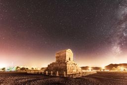 داریوش رحمانیان از گرایش روزافزون ایرانیان به کوروش و نمادهای باستانی می‌گوید/ به کوروش نیاز داریم