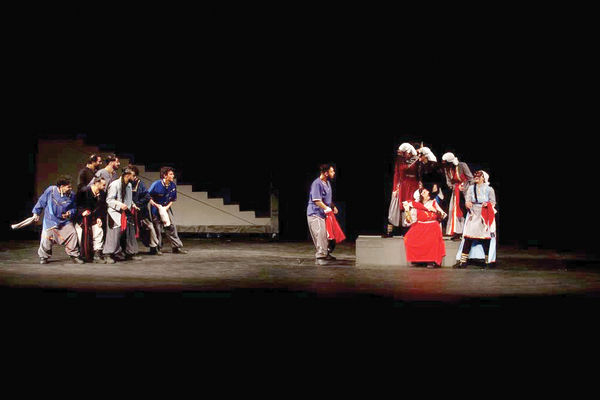 آغاز سال تئاتر فقط در تهران/سال ۱۴۰۴ با روی صحنه رفتن نمایش‏‌هایی به کارگردانی کوروش سلیمانی، ابراهیم پشت‏کوهی، محمد مساوات، امیرحسین جوانی و... آغاز شد