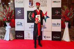 اعطای مدرک دکترای حرفه‌ای مدیریت املاک به یکی از مدیران سرشناس ایرانی در دبی