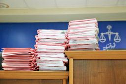 18  وکیل درگیر پـرونده قضـایی/ بررسی نتایج اجرای آیین‌‏نامه اجرایی لایحه قانونی استقلال کانون وکلای دادگستری که موجب تشدید فشارها بر وکلا به‏‌دلیل اظهارنظرهای مجازی آنها شده است 