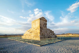 تاج‌گذاری کوروش کبیر