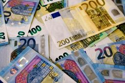 خرید اسکناس ارز: تا ۱۰۰۰ یورو در سال با ارائه کارت ملی