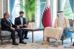 دیدار وزیر امور خارجه ایران با امیر قطر در دوحه