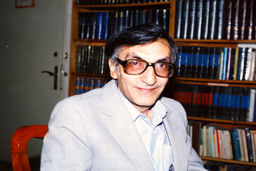 بستری شدن کتابشناس برجسته ایران در بیمارستان