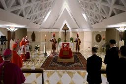 اولین تصاویر منتشر شده  از پیکر پاپ فرانسیس در واتیکان 
