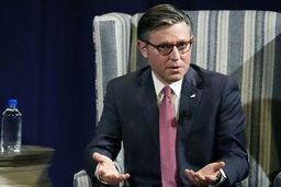 پالتیکو: زلنسکی در ظاهر دنبال پایان جنگ است، در عمل به‌دنبال حفظ قدرت